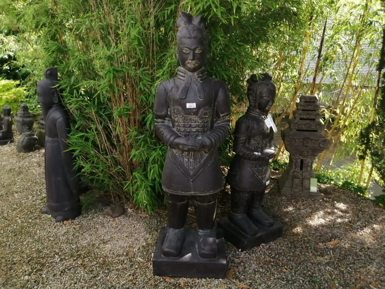 Product image 4 of the product “Chinese warrior, standing, 150 cm height, cast stone, handcrafted & coloured ”